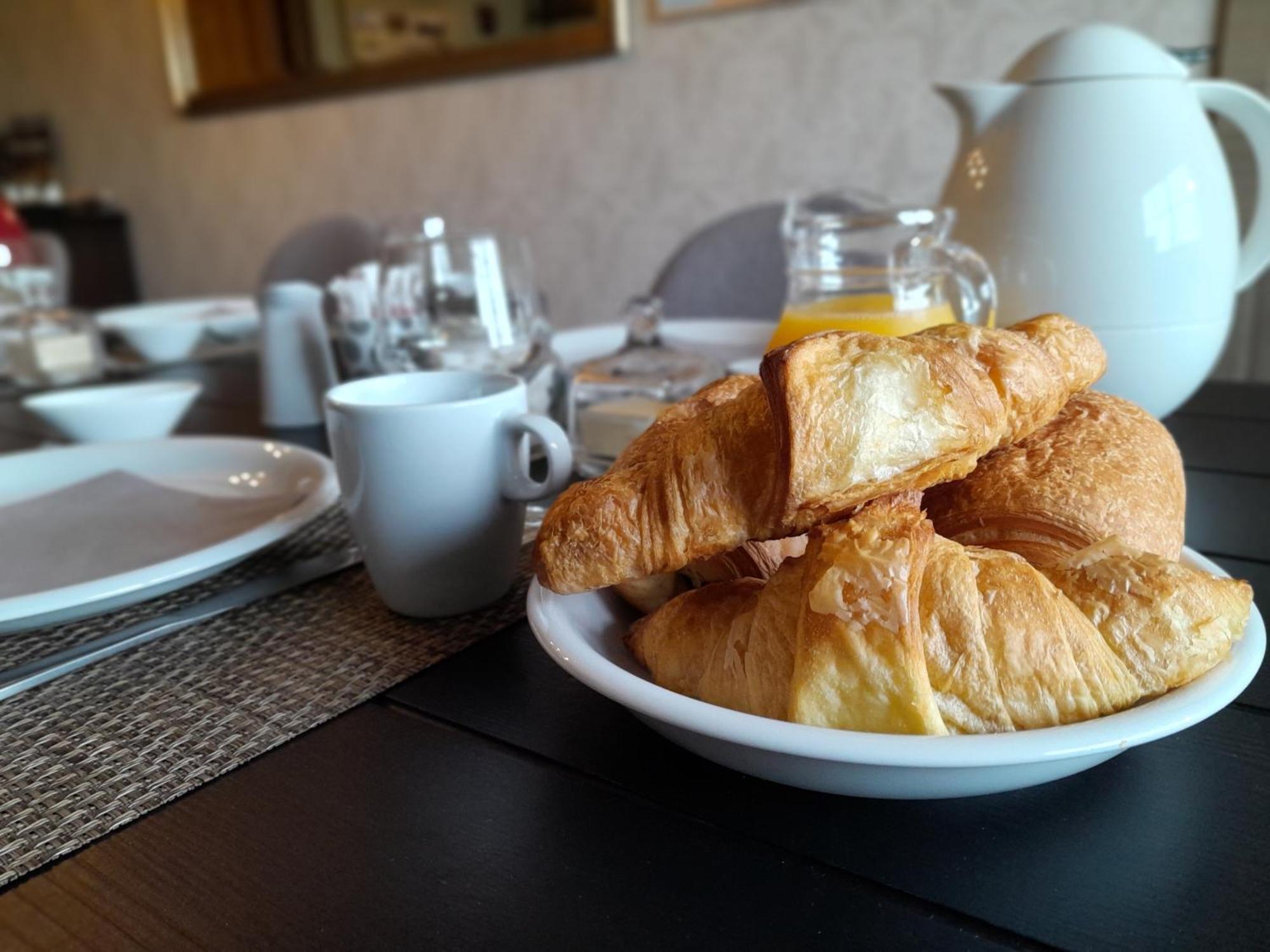 イープル Juliette'S Bed & Breakfast エクステリア 写真