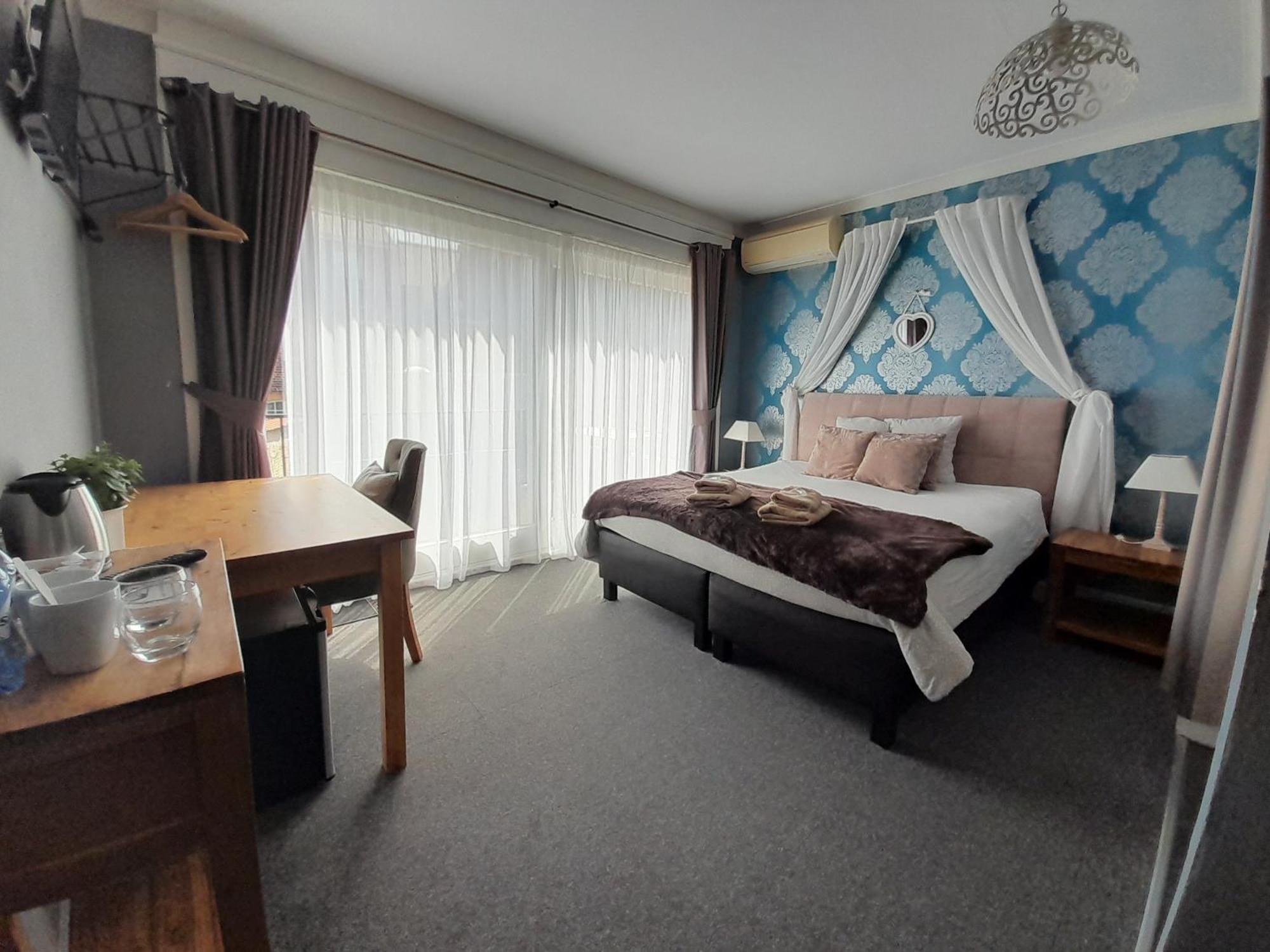 イープル Juliette'S Bed & Breakfast エクステリア 写真