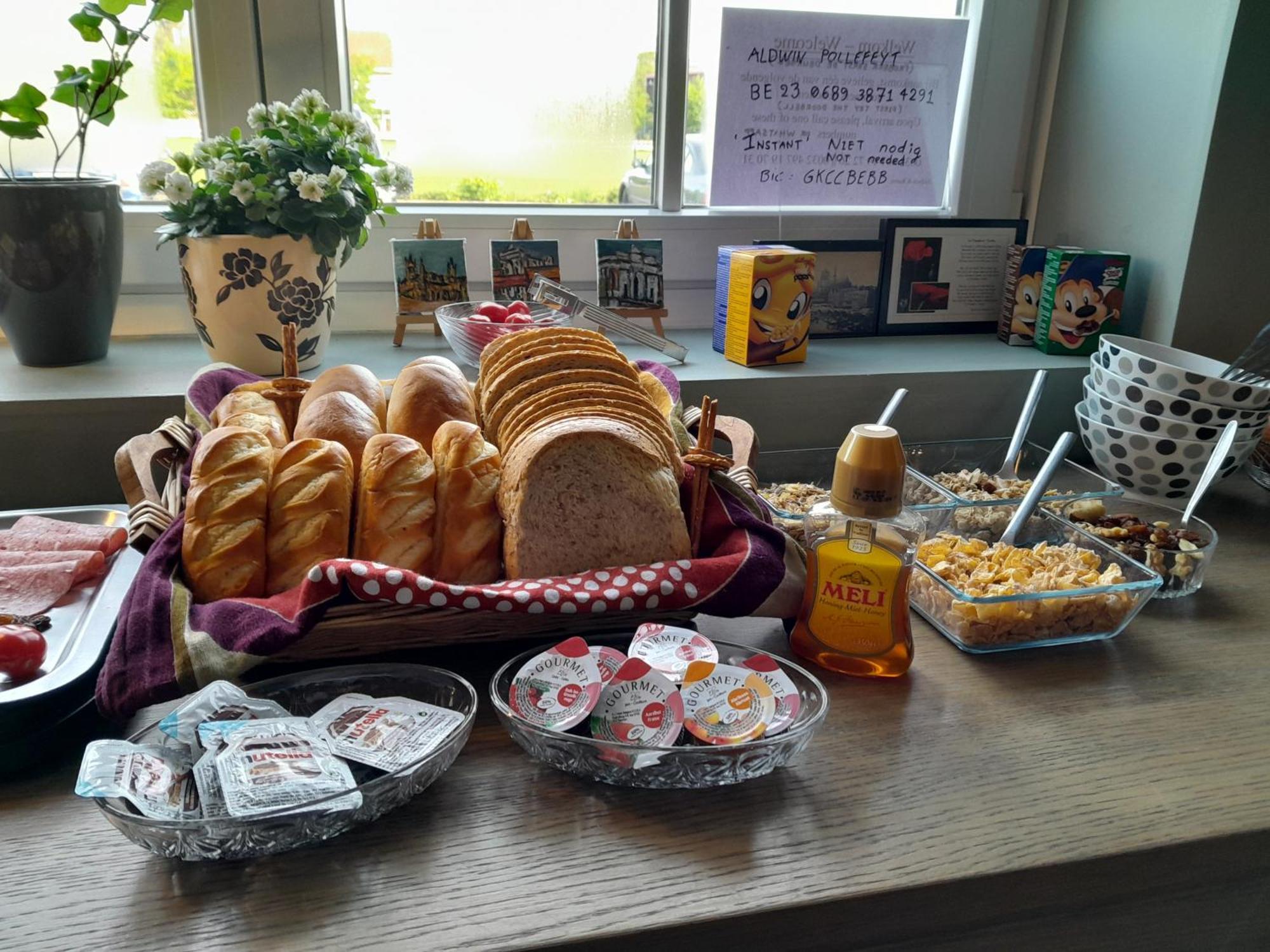 イープル Juliette'S Bed & Breakfast エクステリア 写真
