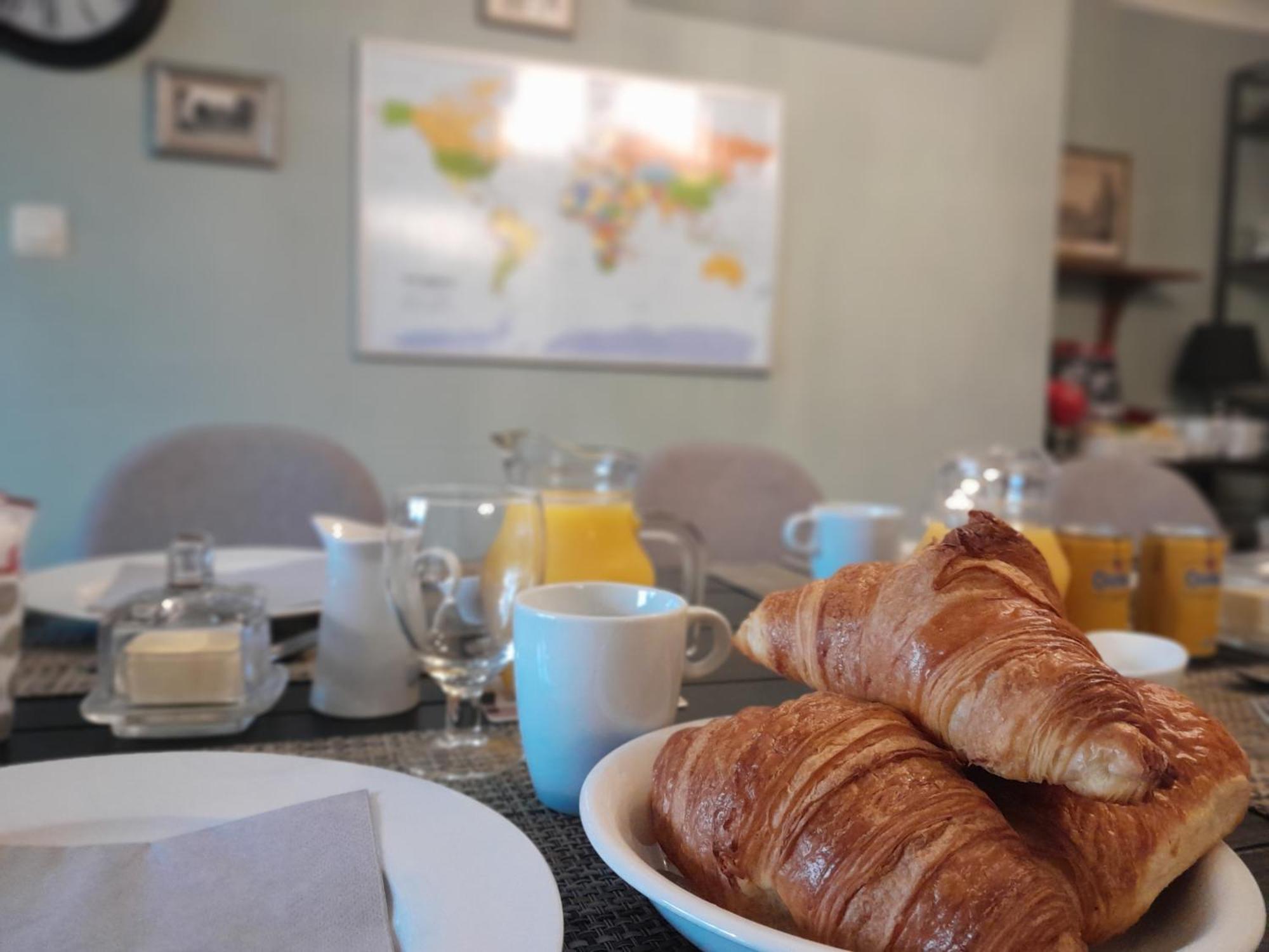 イープル Juliette'S Bed & Breakfast エクステリア 写真